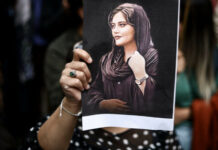 Le Prix Sakharov décerné à Jîna Amini et au soulèvement “Jin Jiyan Azadî” Le parlement européen a décerné le prix Sakharov 2023 pour la liberté de pensée à Jina Mahsa Amini et au mouvement "Jin Jiyan Azadî" en Iran.