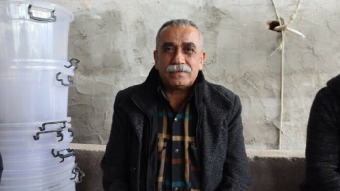 Après trois décennies derrière les barreaux, Yusuf Aydın a retrouvé la liberté en sortant de la prison de type T Şakran, à Izmir. Lors de sa libération, il a confié : « Nous avons payé un lourd tribut. Et nous continuons de payer. » 