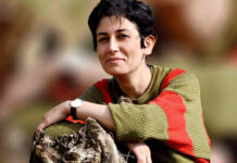 Militante kurde jugée après avoir été torturée dans la prison d’Evin Pakhshan Azizi, militante kurde et ancienne prisonnière politique, sera jugée dans les prochaines semaines par le Tribunal révolutionnaire islamique de Téhéran, selon la notification qu'elle a reçue. Diplômée en travail social de l'Université Allameh Tabatabaei à Téhéran, Azizi est actuellement détenue en détention provisoire dans le quartier des femmes de la prison d'Evin à Téhéran, rapporte le Réseau des droits humains du Kurdistan (KHRN).