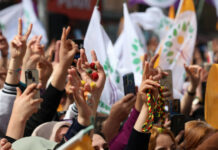 Turquie : Vague d’arrestations et d’emprisonnements dans les rangs de l’opposition Le Parti du Peuple pour l’Égalité et la Démocratie (Parti DEM) a révélé que, durant l’année 2023, plus de 2 900 militants de l’opposition démocratique ont été arrêtés en Turquie, et 319 d’entre eux se trouvent actuellement incarcérés.