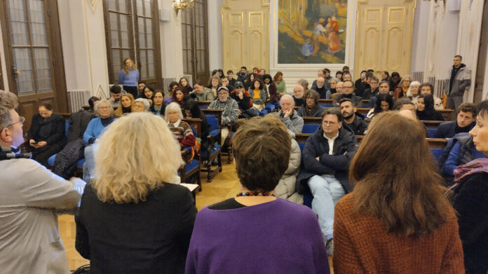 La mairie du 10e arrondissement de Paris à rendu hommage aux militantes kurdes Sakine Cansız, Fidan Doğan et Leyla Şaylemez
