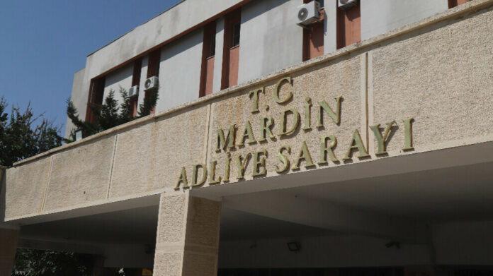 À Mardin, 15 politiciens kurdes, dont une ex-députée du HDP, ont été condamnés à des peines de prison allant de six à sept ans