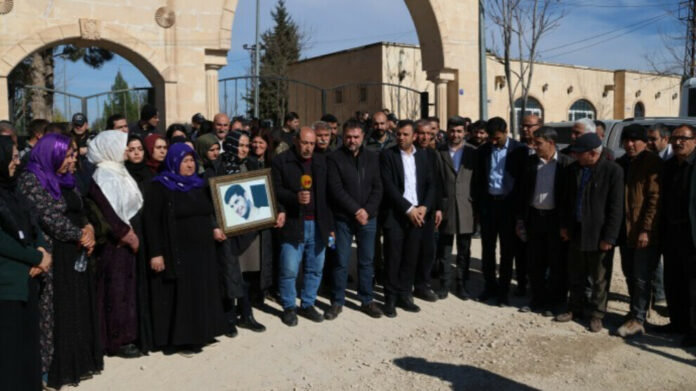 La police turque a tenté d’empêcher une commémoration des victimes du massacre des sous-sols de Cizre survenu en février 2016.