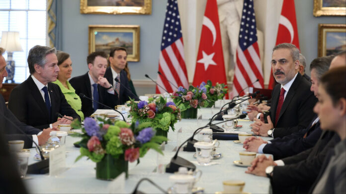 Après une rencontre entre le secrétaire d'État américain Antony Blinken et son homologue turc Hakan Fidan, le KNK réagit