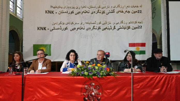 Près de 200 délégués issus des quatre parties du Kurdistan se sont réunis à La Haye pour participer à la 22e réunion intermédiaire du KNK.