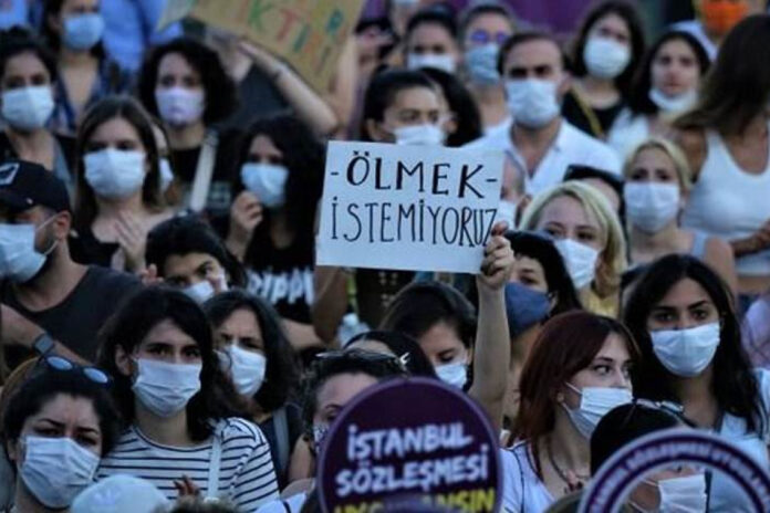 En avril dernier, 32 femmes ont été tuées et 13 autres sont décédées dans des circonstances suspectes, selon le rapport mensuel de la plateforme "Nous Stopperons le Féminicide" (KCDP) en Turquie.