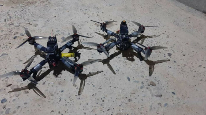 D’après le Conseil militaire de Manbij, deux drones de reconnaissance turcs ont été abattus lundi dans la région.