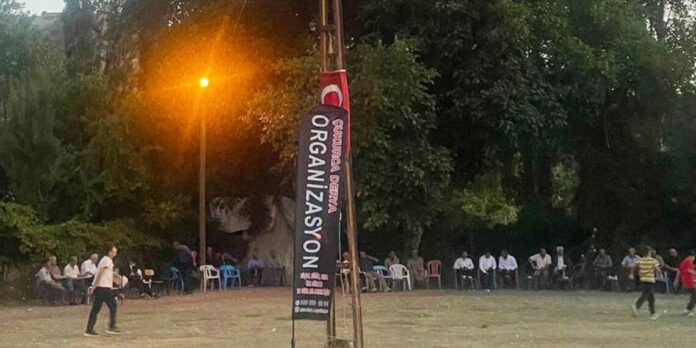 L'armée turque a rendu obligatoire le déploiement du drapeau turc lors des mariages en plein air à Çukurca, dans la région kurde de Hakkari