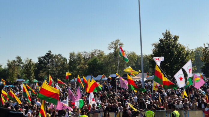 Le Festival international de la culture kurde, qui s'est tenu à Francfort, a été marqué par un appel à la mobilisation contre l'isolement du leader kurde Abdullah Öcalan. Lors de cet événement, le politicien kurde Hatip Dicle a dénoncé le silence de la communauté internationale et réclamé une action urgente pour mettre fin à cet isolement.