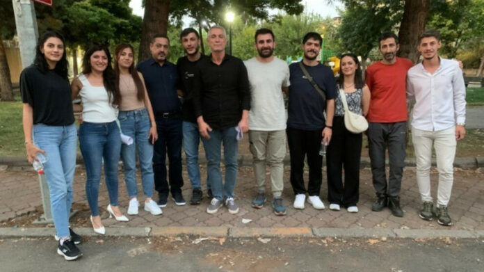 Les membres du groupe de musique kurde Koma Hevra ont été libérés. Ils avaient été placés en garde à vue lundi à Amed.