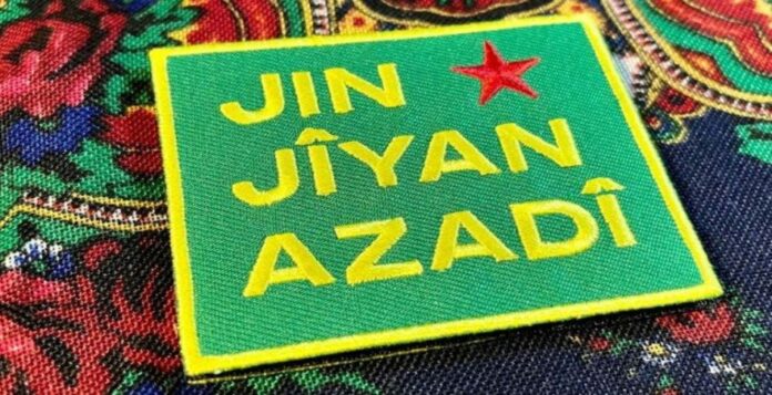 Les autorités de Diyarbakır ont pris une décision controversée en interdisant l’utilisation du slogan emblématique « Jin, Jiyan, Azadî » (Femme, Vie, Liberté).