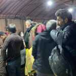 Réfugiés d’Afrin, Shehba, Nubil et Zehraa placés dans un hébergement temporaire à Tabqa Les réfugiés d'Afrin, Shehba, Nubil et Zehraa arrivés dans le canton de Tabqa ont été placés dans des hébergements temporaires par l'Administration autonome et ont reçu des premiers soins.