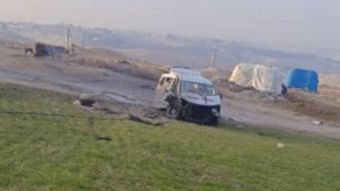 L'armée turque a attaqué une ambulance transportant des blessés au sud-est de Manbij, tuant le chauffeur du véhicule ainsi qu’un des blessés.