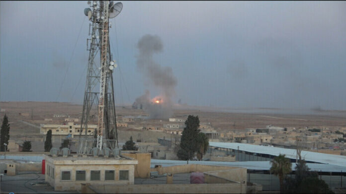 L’État turc occupant a bombardé la station électrique de la ville d’Aïn Issa, située dans le canton de l’Euphrate, provoquant une coupure de courant.