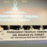 TTP : Crimes de guerre de la Turquie à Afrin sous les projecteurs Le Tribunal permanent du peuple sur le Rojava contre la Turquie s'est ouvert à Bruxelles, mettant en lumière les attaques de l'État turc contre le Rojava de 2018 à 2024, et les soumettant à un examen détaillé et documenté.