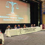 TPP sur le crime de féminicide de Hevrin Khalaf en Syrie du Nord-Est Le deuxième jour du Tribunal populaire permanent sur la Rojava contre la Turquie, qui se tient à Bruxelles, a commencé avec la présentation du cas du féminicide politique d'Hevrin Khalaf par l'avocate Barbara Spinelli.