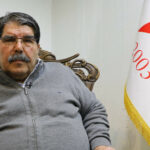 Salih Muslim : L’accord entre les FDS et Damas est en adhésion avec la lettre d’Abdullah Öcalan Le politicien du PYD, Salih Muslim, a déclaré que l'accord signé par le commandant des FDS, Mazloum Abdi, et le président par intérim syrien, Al-Sharaa, allait dans le sens de la lettre d'Abdullah Öcalan.