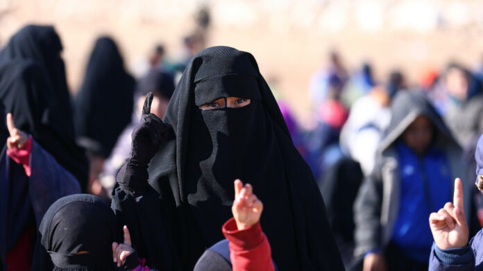 La DAANES et Damas sont parvenus à un accord sur un mécanisme commun pour le rapatriement des familles syriennes du camp de Hol