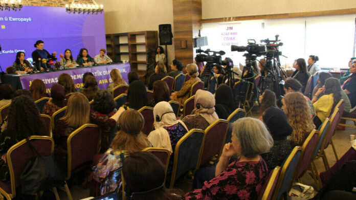 Lors de la première conférence des femmes parlementaires kurdes à Diyarbakir, les participantes ont adopté une déclaration finale commune