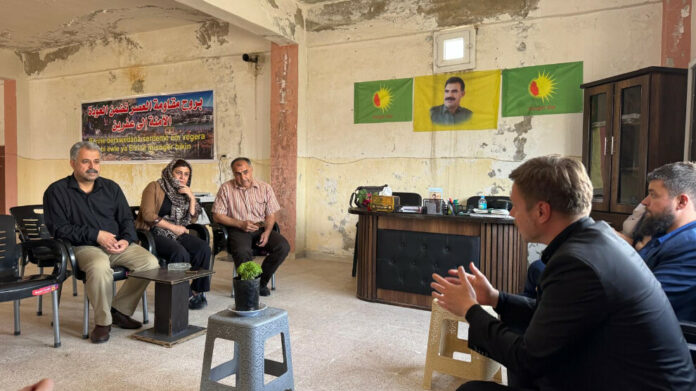 Une délégation conduite par le coprésident du groupe de gauche au Parlement européen, Martin Schirdewan, poursuit sa visite au Kurdistan. Elle se trouve aujourd’hui au Rojava où elle a rencontré des acteurs politiques et de la société civile.
