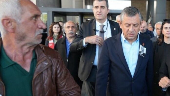 Les co-présidents du DEM Parti, Tülay Hatimoğulları et Tuncer Bakırhan, ont fermement condamné l’agression survenue à l’encontre du président du CHP, Özgür Özel, lors de la cérémonie d’adieu à Sırrı Süreyya Önder. Ils ont dénoncé une « provocation » contre les valeurs de paix et de cohabitation défendues par Önder tout au long de sa vie.