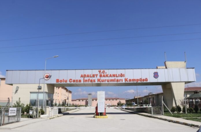 Le prisonnier politique kurde Nedim Yılmaz, incarcéré depuis 32 ans, voit sa libération une nouvelle fois repoussée, pour la septième fois, malgré une situation médicale critique.