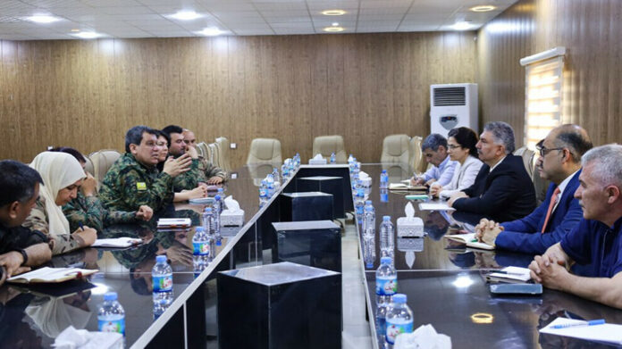 Les représentants des Forces Démocratiques Syriennes (FDS), de l’Administration Autonome et du Conseil Démocratique Syrien se sont réunis pour discuter de la mise en œuvre de l’accord conclu avec Damas le 10 mars dernier, ainsi que de la coopération dans la lutte contre l’État islamique.